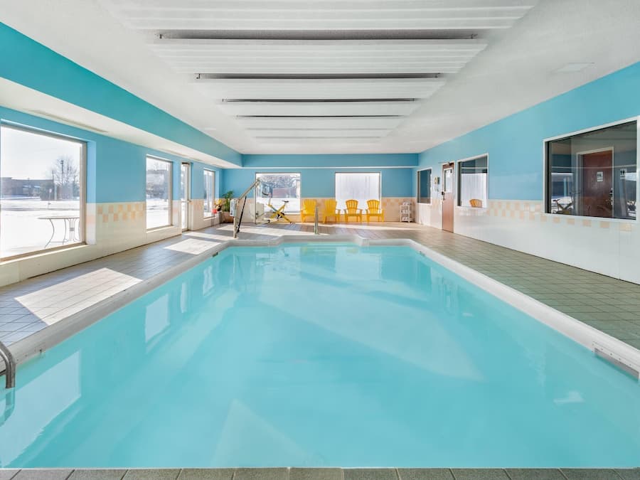 Una piscina cubierta