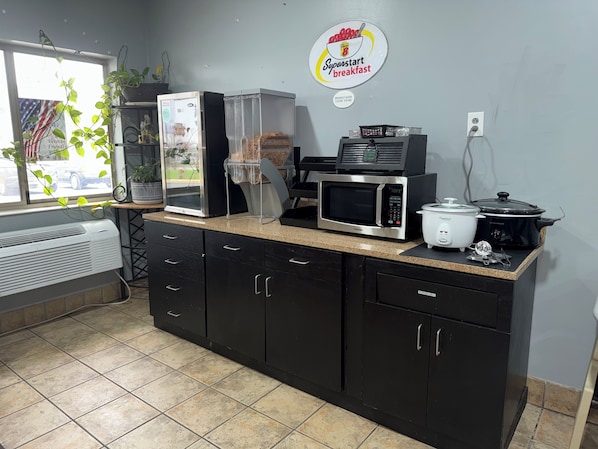 Free daily continental breakfast