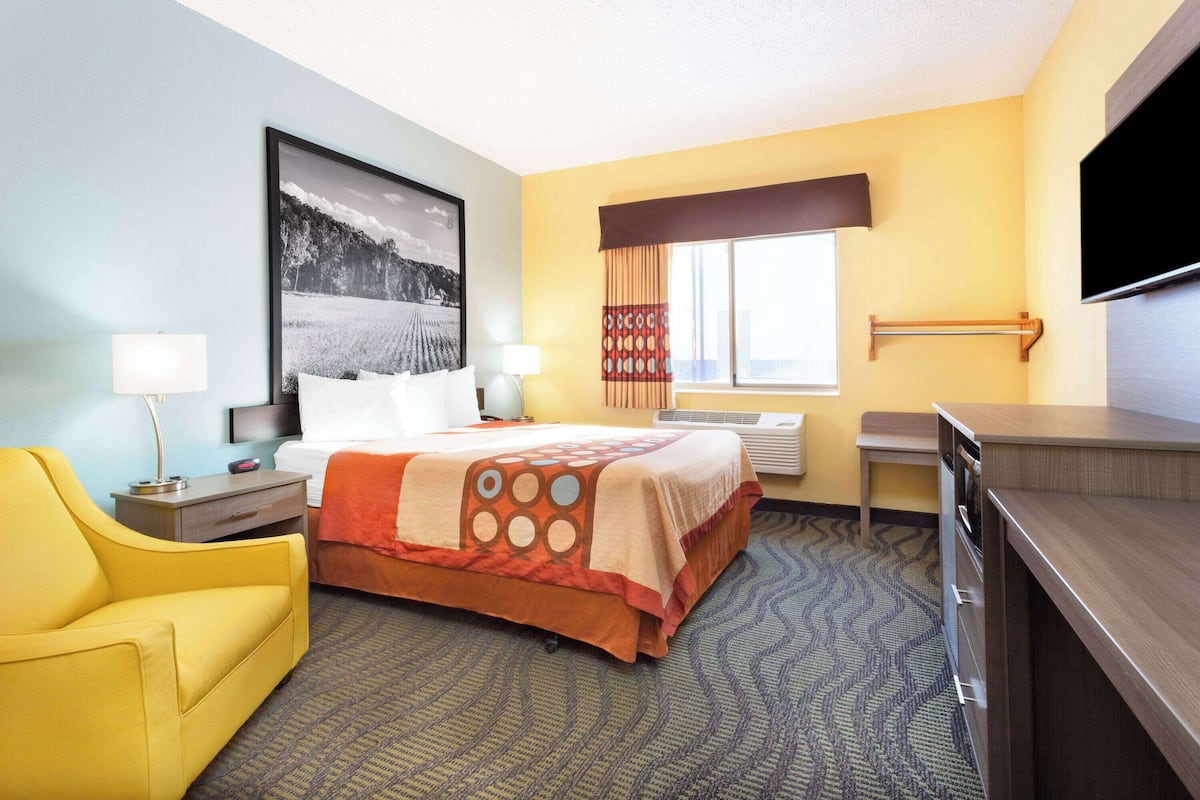 Room, 1 Queen Bed, Accessible, Non Smoking (Mobility)