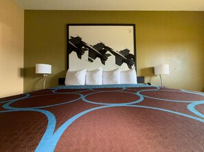 Standard Room, 1 King Bed, Non Smoking | Desk, blackout drapes, iron/ironing board, free WiFi