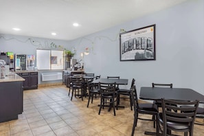 Free daily continental breakfast