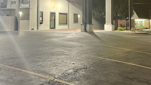 A Griffin Inn & Suites with a well-lit entrance and a visible signboard. - Griffin Inn and Suites (Griffin)