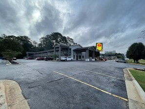 Vista frontal de la propiedad