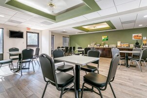 Free daily continental breakfast