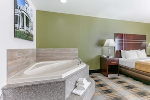 Egyptian cotton sheets, premium bedding, down duvets, memory-foam beds - Quality Inn Cape Girardeau North (Cape Girardeau)