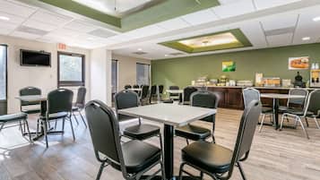 Free daily English breakfast