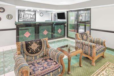 Super 8 by Wyndham Mobile