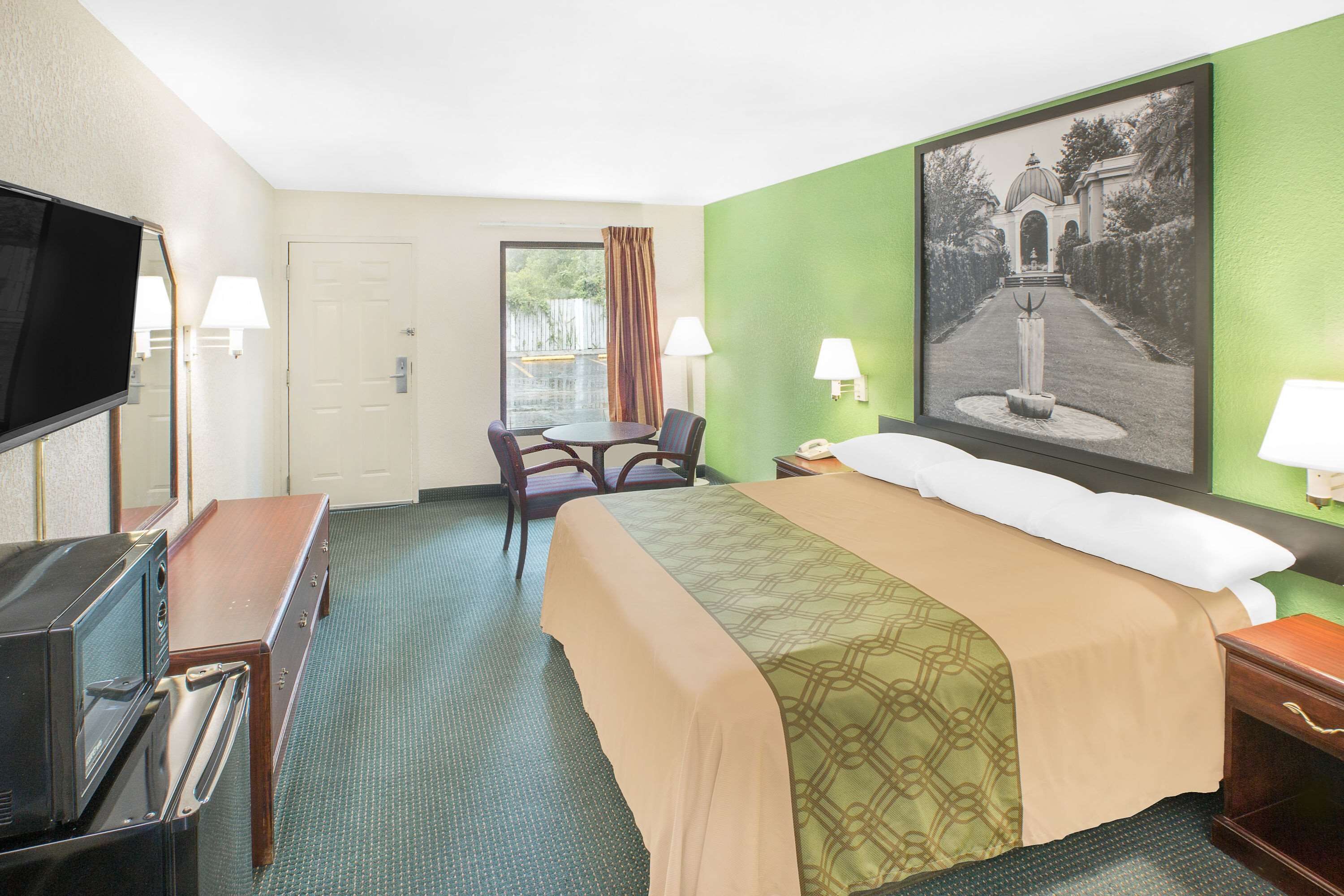 5 Best Hotels With Smoking Rooms In Mobile, Alabama Trip101