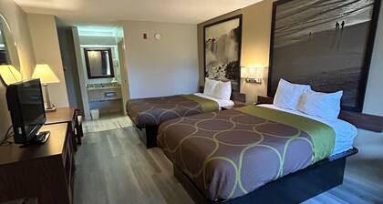 Super 8 by Wyndham Fayetteville