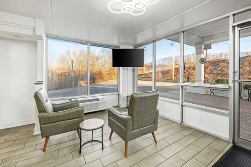 Super 8 by Wyndham Kingsport /I-81