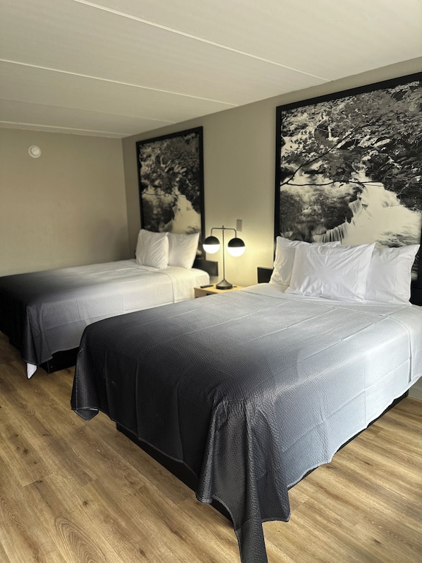 Escritorio, tabla de planchar con plancha y cunas gratuitas 