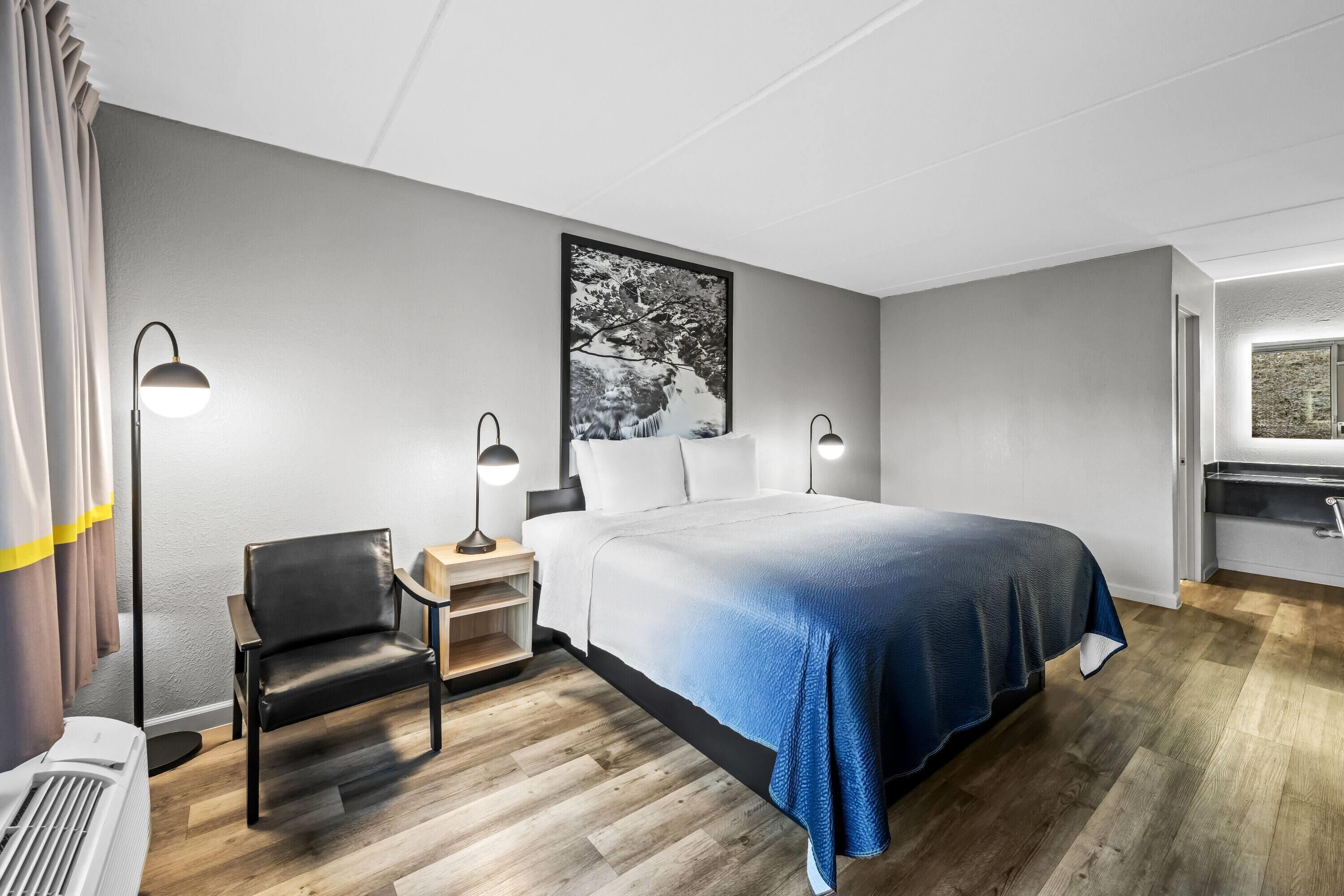 办公桌、熨斗/熨板、免费婴儿床、免费折叠床/加床