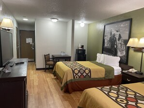 Habitación, 2 camas dobles, no fumadores | Caja fuerte, escritorio, espacio para trabajar con un portátil