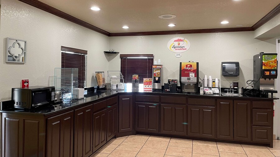 Super 8 by Wyndham Amarillo Central TX