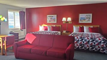 Suíte, 2 camas Queen | Escrivaninha, Wi-Fi de cortesia, roupa de cama