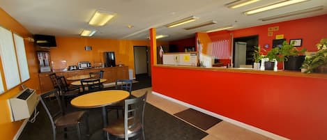 Free daily continental breakfast