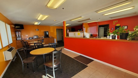 Free daily continental breakfast