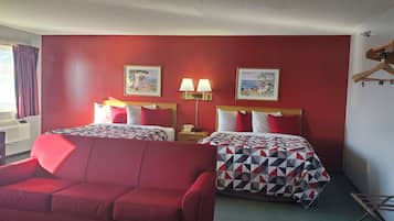 Suíte, 2 camas Queen | Escrivaninha, Wi-Fi de cortesia, roupa de cama