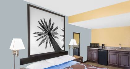 Super 8 by Wyndham Sarasota Near Siesta Key