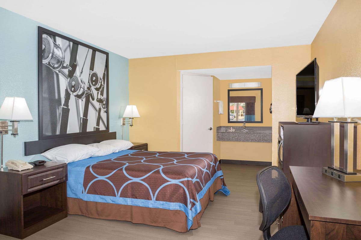 Desk, iron/ironing board, free cribs/infant beds, free WiFi