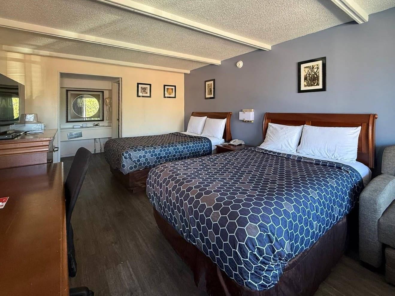 標準客房, 2 張加大雙人床, 非吸煙房 | 折疊床/加床、免費無線上 網、床單