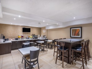 Free continental breakfast on weekdays