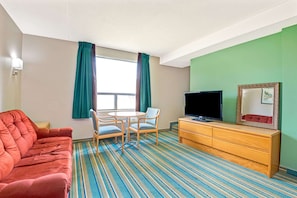 Chambre, 2 grands lits, réfrigérateur | Surmatelas, bureau, espace de travail pour ordinateur portable