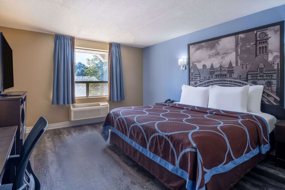 Pillowtop beds, desk, laptop workspace, blackout drapes