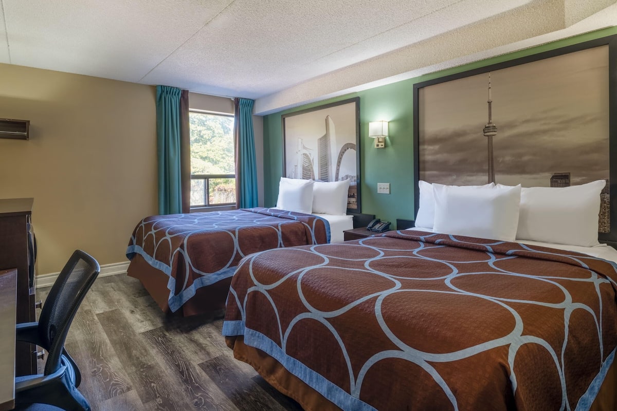 Habitación estándar, 2 camas de matrimonio, fumadores | Colchones con acolchado adicional y escritorio