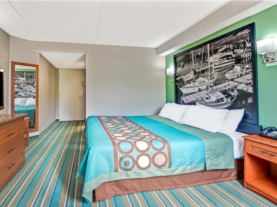 Pillowtop-Betten, Schreibtisch, laptopgeeigneter Arbeitsplatz