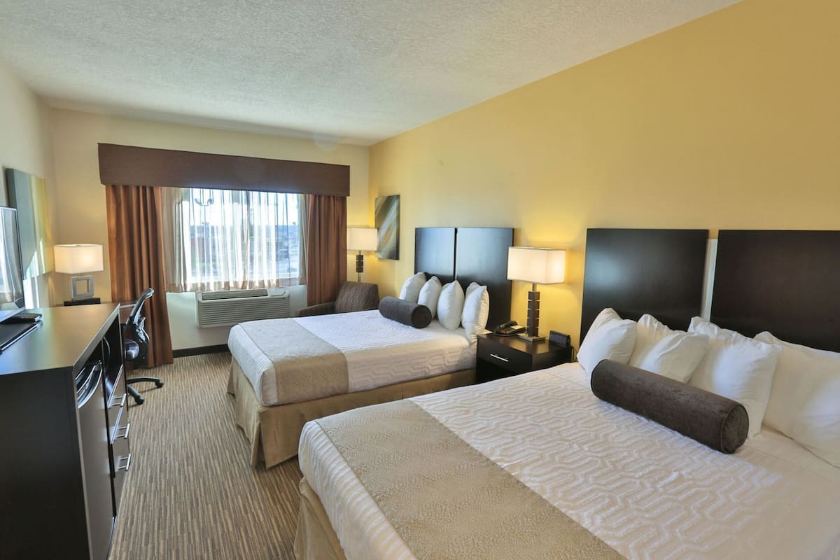 مكتب وستائر تعتيم ومكواة/لوح كي وواي فاي مجانًا