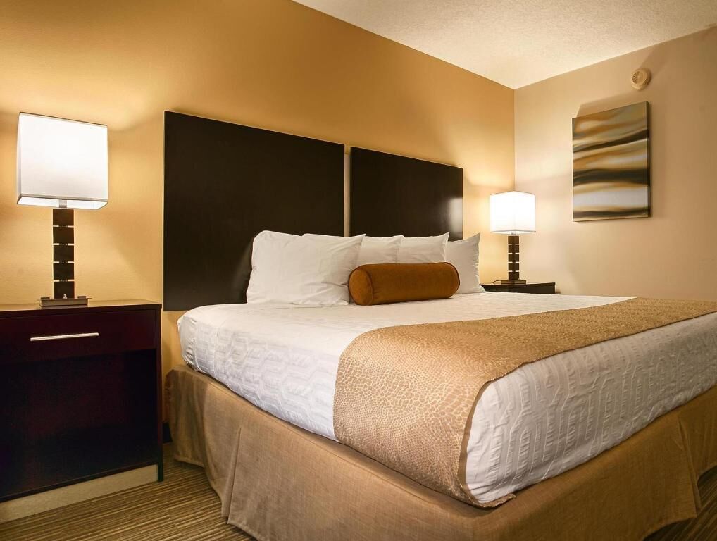 مكتب وستائر تعتيم ومكواة/لوح كي وواي فاي مجانًا