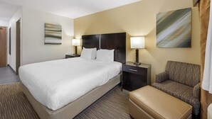 Standard Room, 1 King Bed, Non Smoking, Refrigerator & Microwave | Desk, blackout curtains, iron/ironing board, free WiFi - Best Western Plus The Four Corners Inn (Farmington)