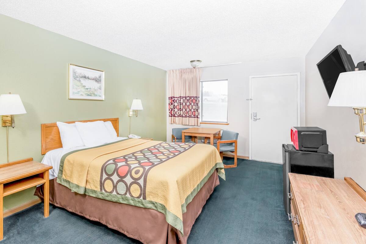 Cots/infant beds, free WiFi, alarm clocks