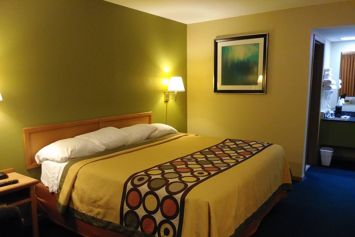 Cots/infant beds, free WiFi, alarm clocks