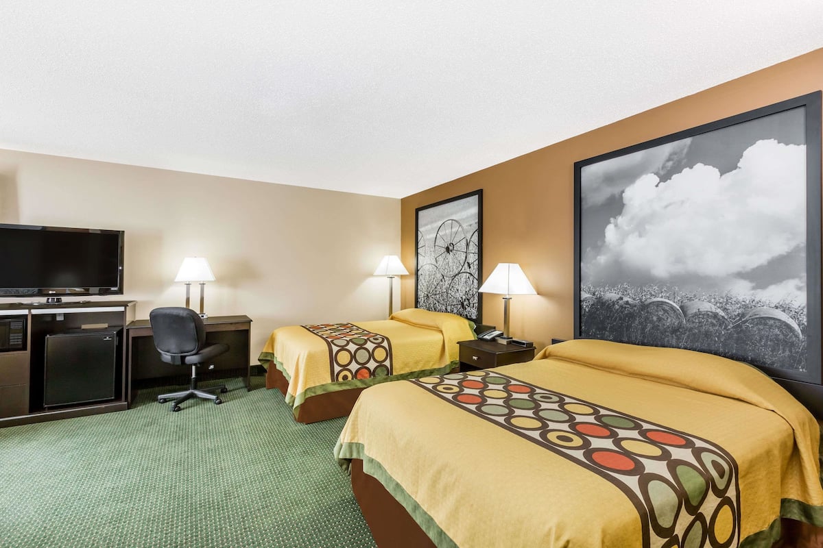 Studio Suite, Multiple Beds, Non Smoking | Individually decorated, individually furnished, desk, iron/ironing board