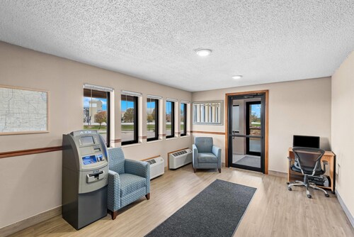 Super 8 by Wyndham Jefferson