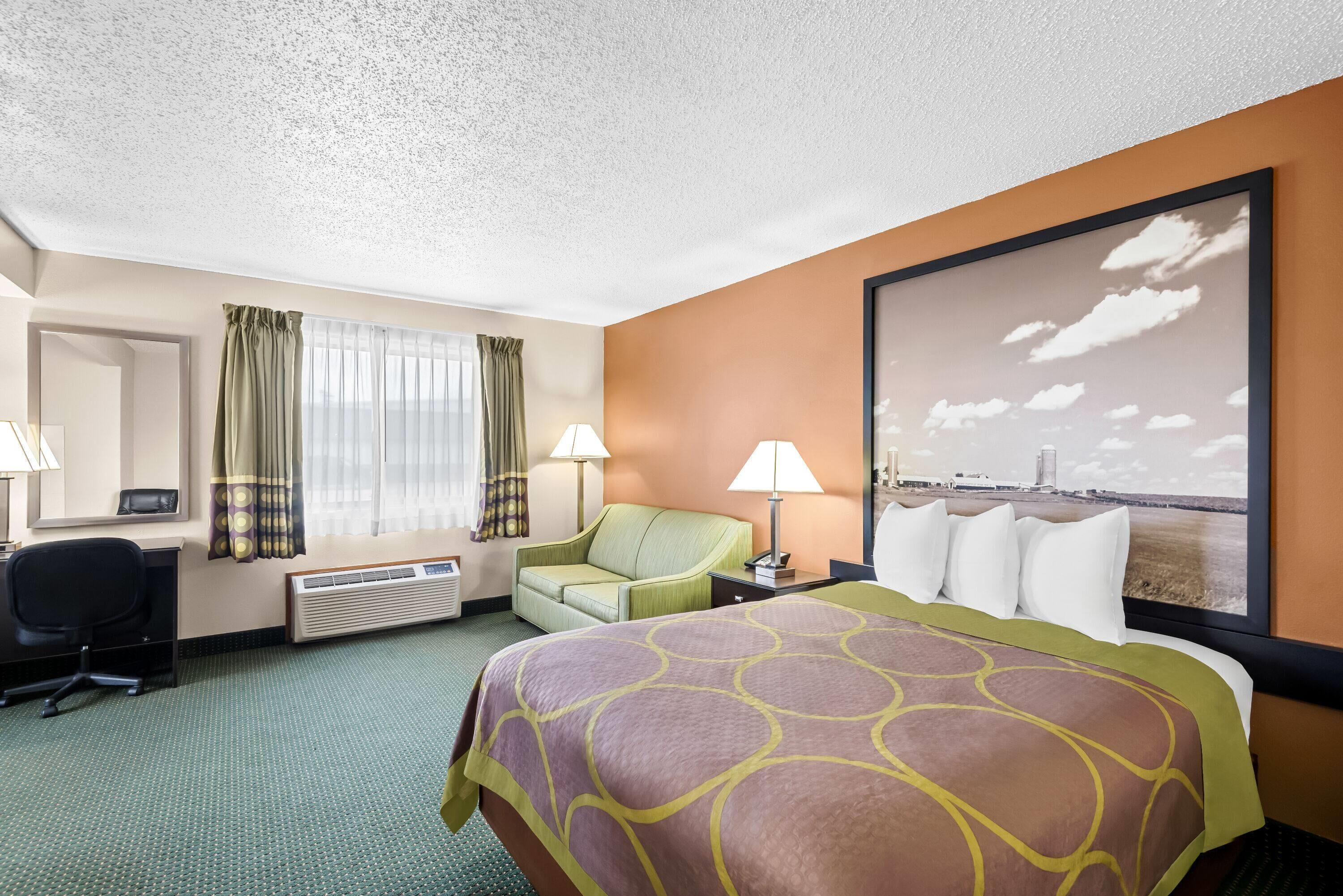 Studio Suite, 1 Queen Bed, Non Smoking | Jetted bathtub