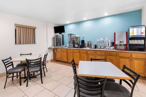Café da manhã para viagem grátis todos os dias