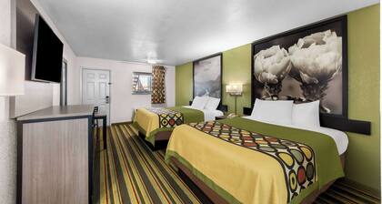 Super 8 by Wyndham Pleasanton