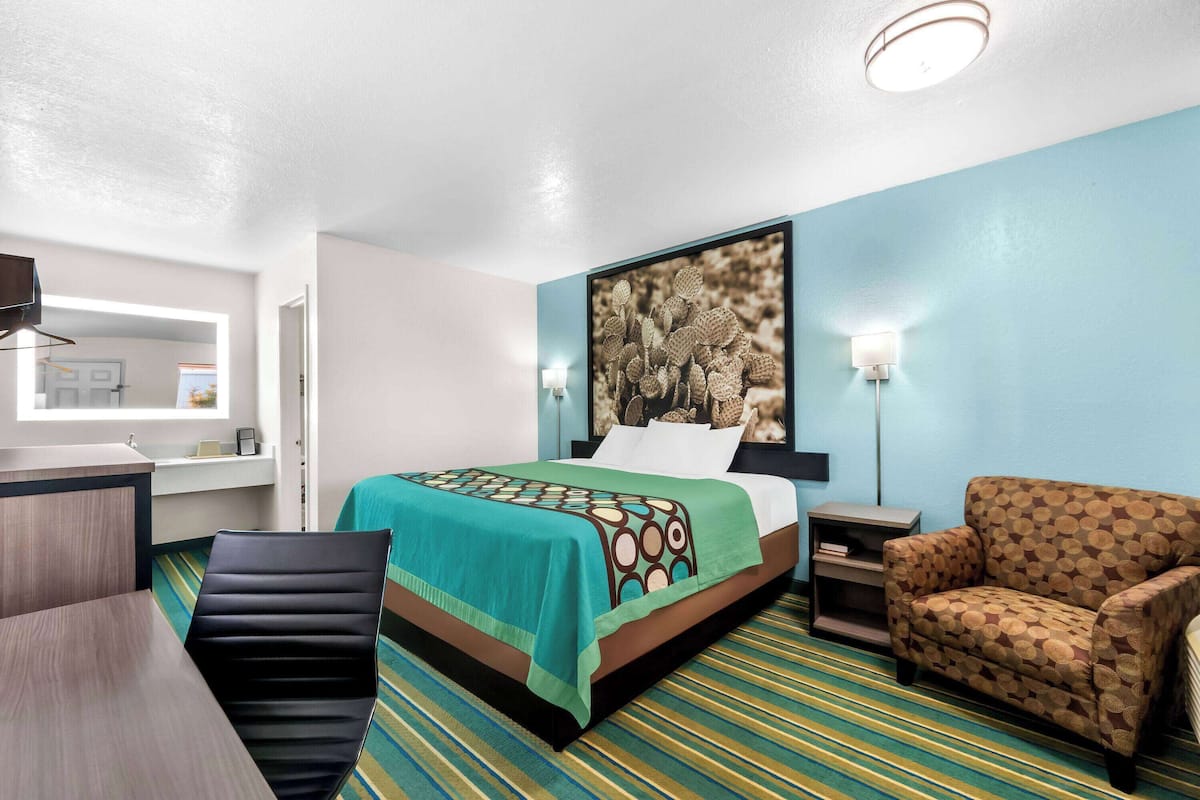 Standard Room, 1 King Bed