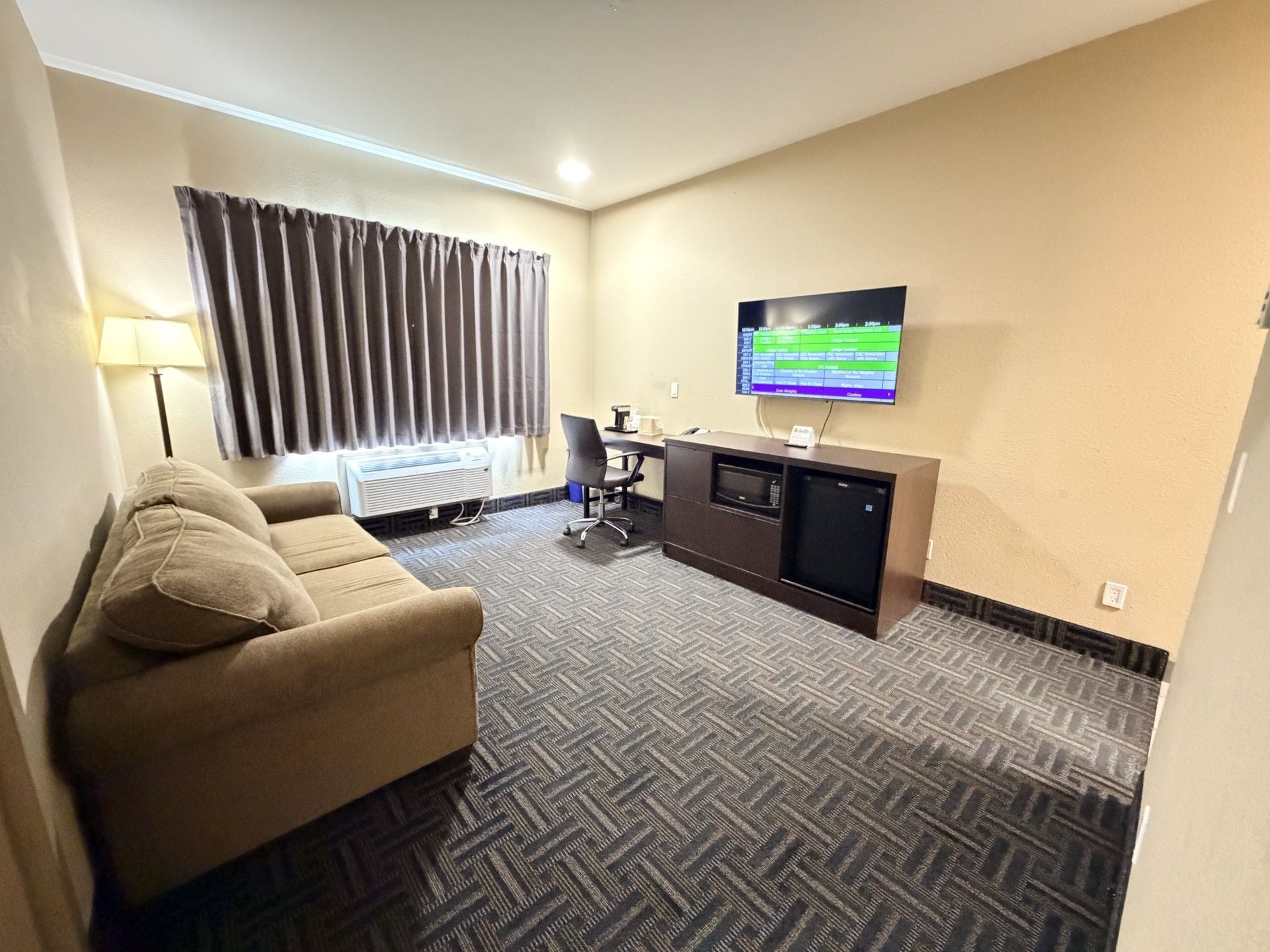 Photo - Super 8 by Wyndham Edmonton/West
