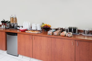 Free daily continental breakfast 