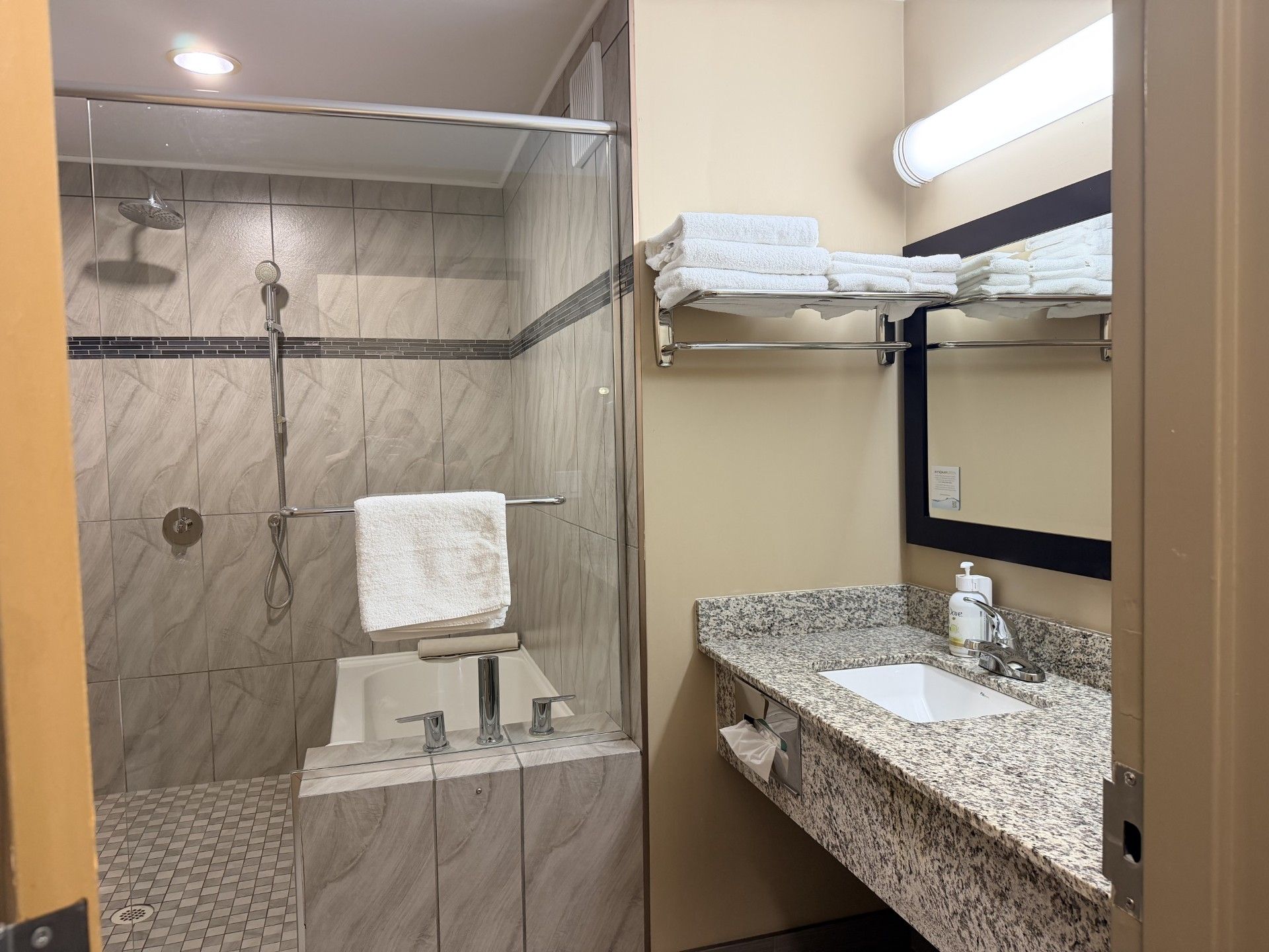 Photo - Super 8 by Wyndham Edmonton/West