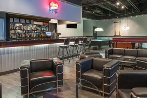 Bar (on property) - Super 8 by Wyndham Edmonton/West (Edmonton)