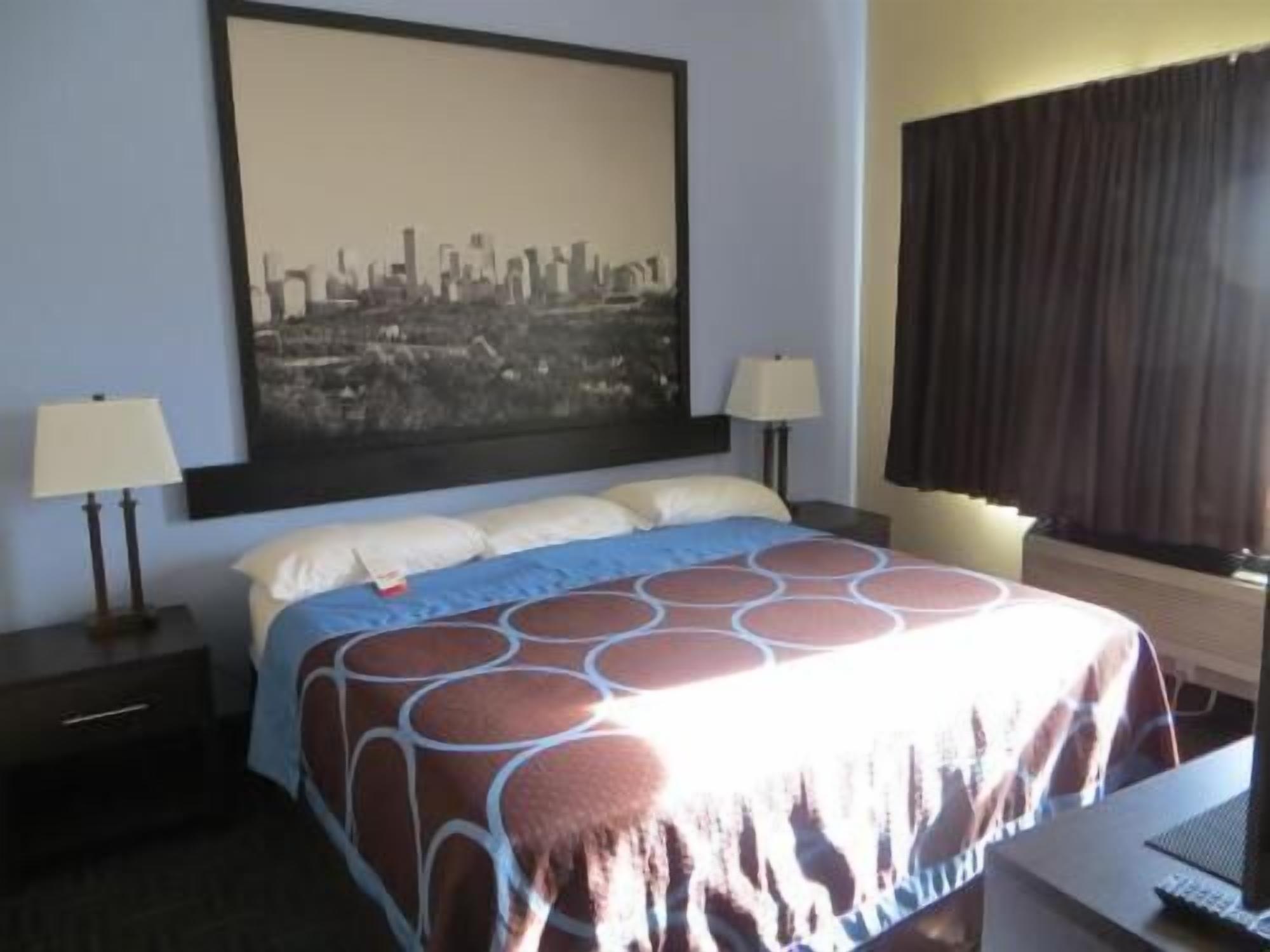 Rollaway beds, free WiFi, bed sheets