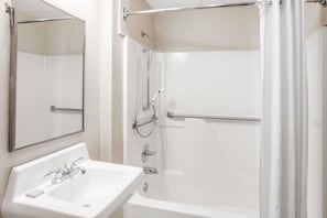 Duschwanne, Komfortbadewanne, kostenlose Toilettenartikel, Haartrockner