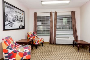 Studio Suite, 1 Queen Bed, Non Smoking | Lobby
