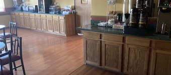 Super 8 by Wyndham Martinsville