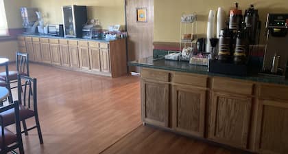 Super 8 by Wyndham Martinsville